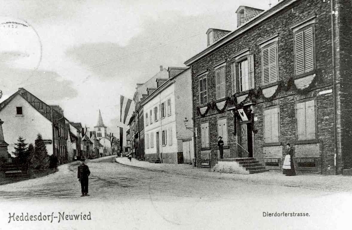 Blick auf Heddesdorf, im Vordergrund rechts das Bürgermeisteramt.